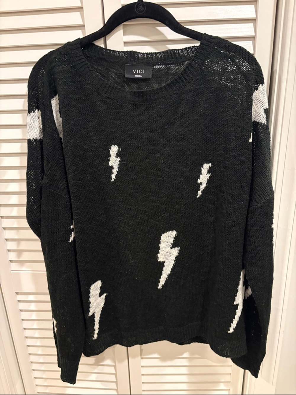 Vici sweater lightning bolt pattern and crew neckline